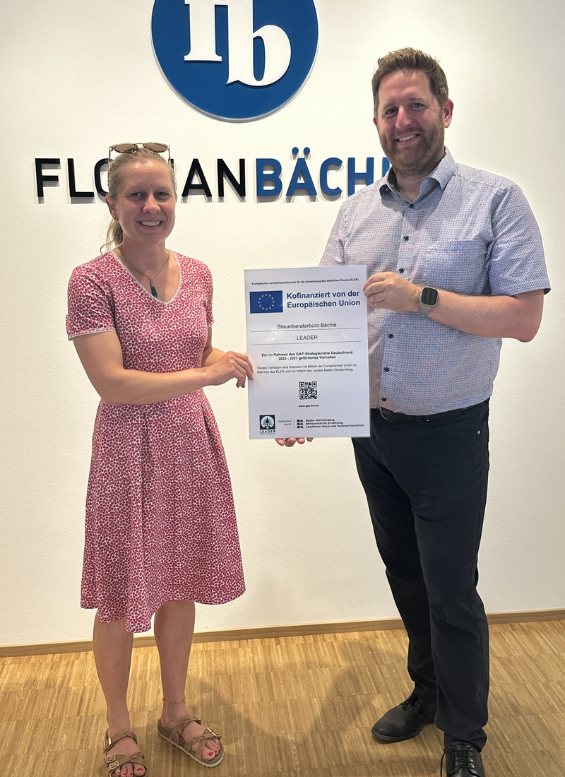 Übergabe der LEADER-Plakette